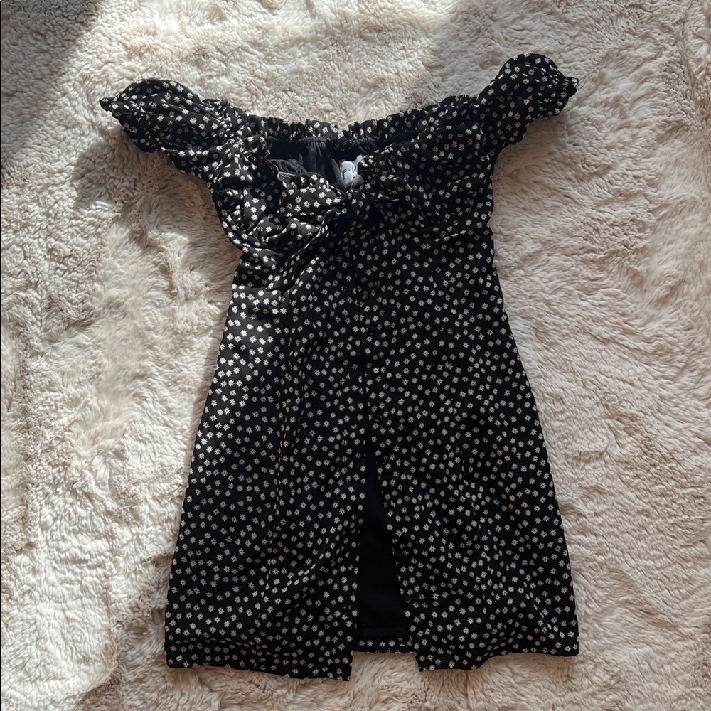 Black and White flower Dot Off-Shoulder Dress
 Polly marion dress mini